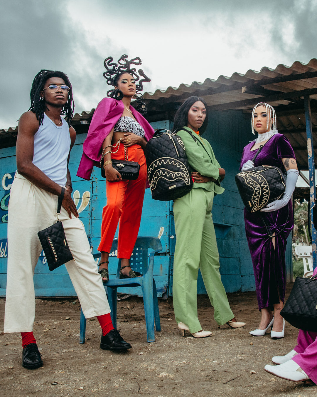 NOIR QUILT GOLD CHAIN SHARK BACKPACK (DLXV)