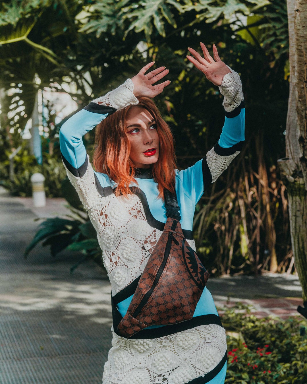 SHARKS AND SKULLS SAVVY CROSSBODY