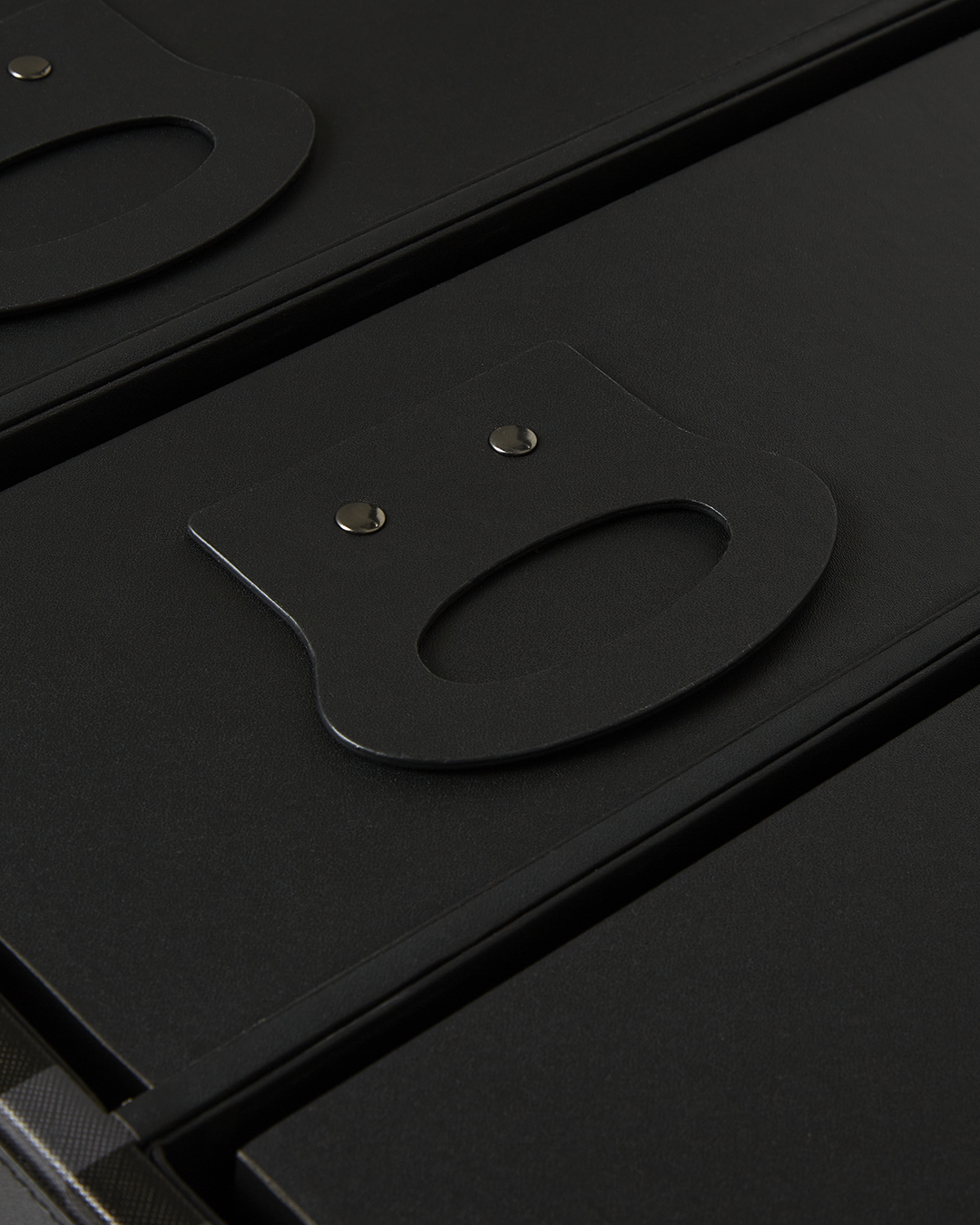 VANQUISH II WARDROBE TRUNK