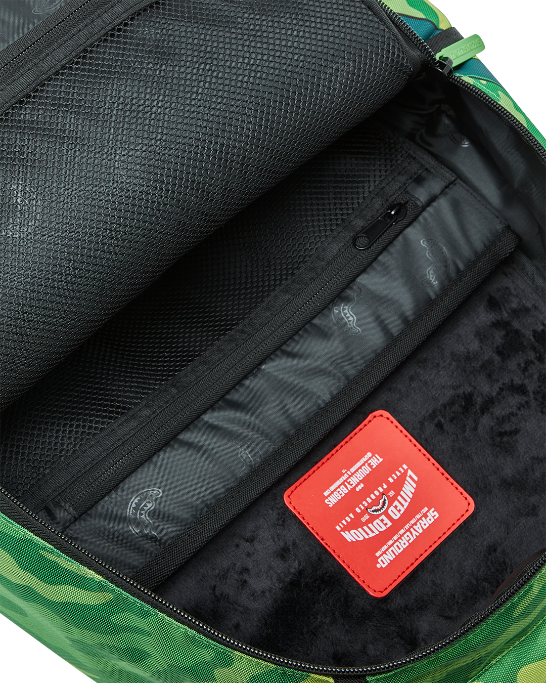 RICK & MORTY PORTAL SHARK BACKPACK