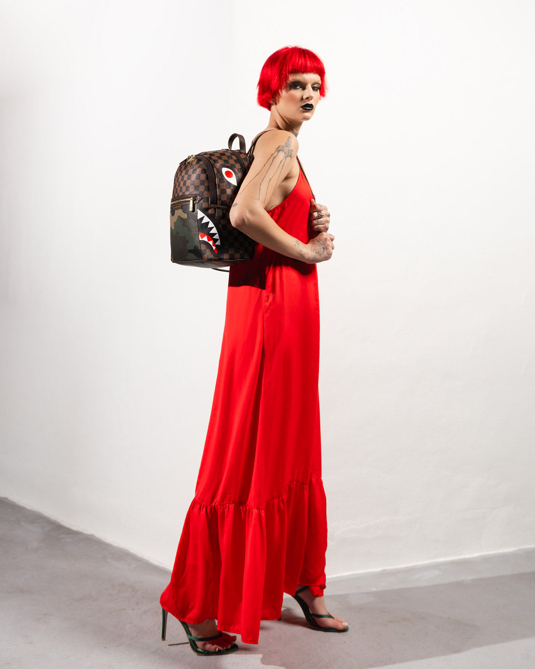 EXTERIOR GOLD ZIP POCKET SHARKS IN PARIS SAVAGE BACKPACK