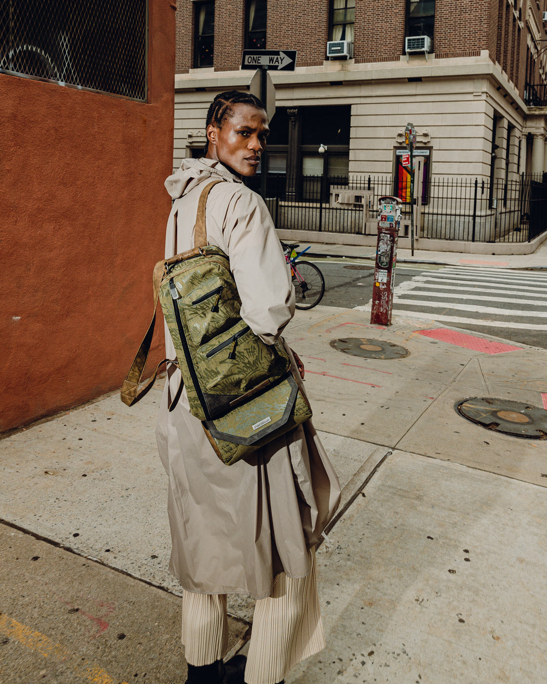 DUNE FREMKIT BACKPACK + CROSSBODY (DESERT SAND)