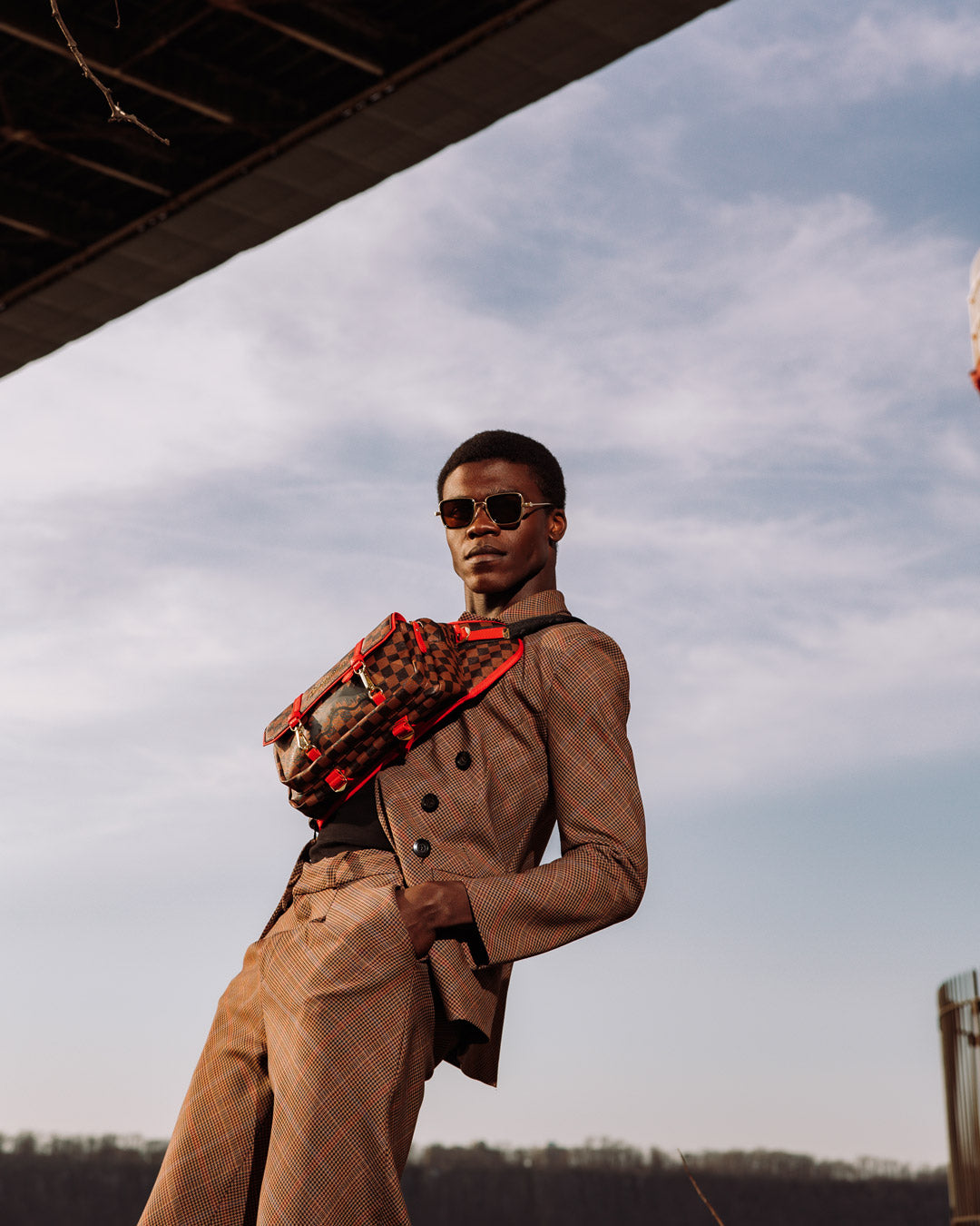 TAKEOVER THE THRONE CARGO CROSSBODY