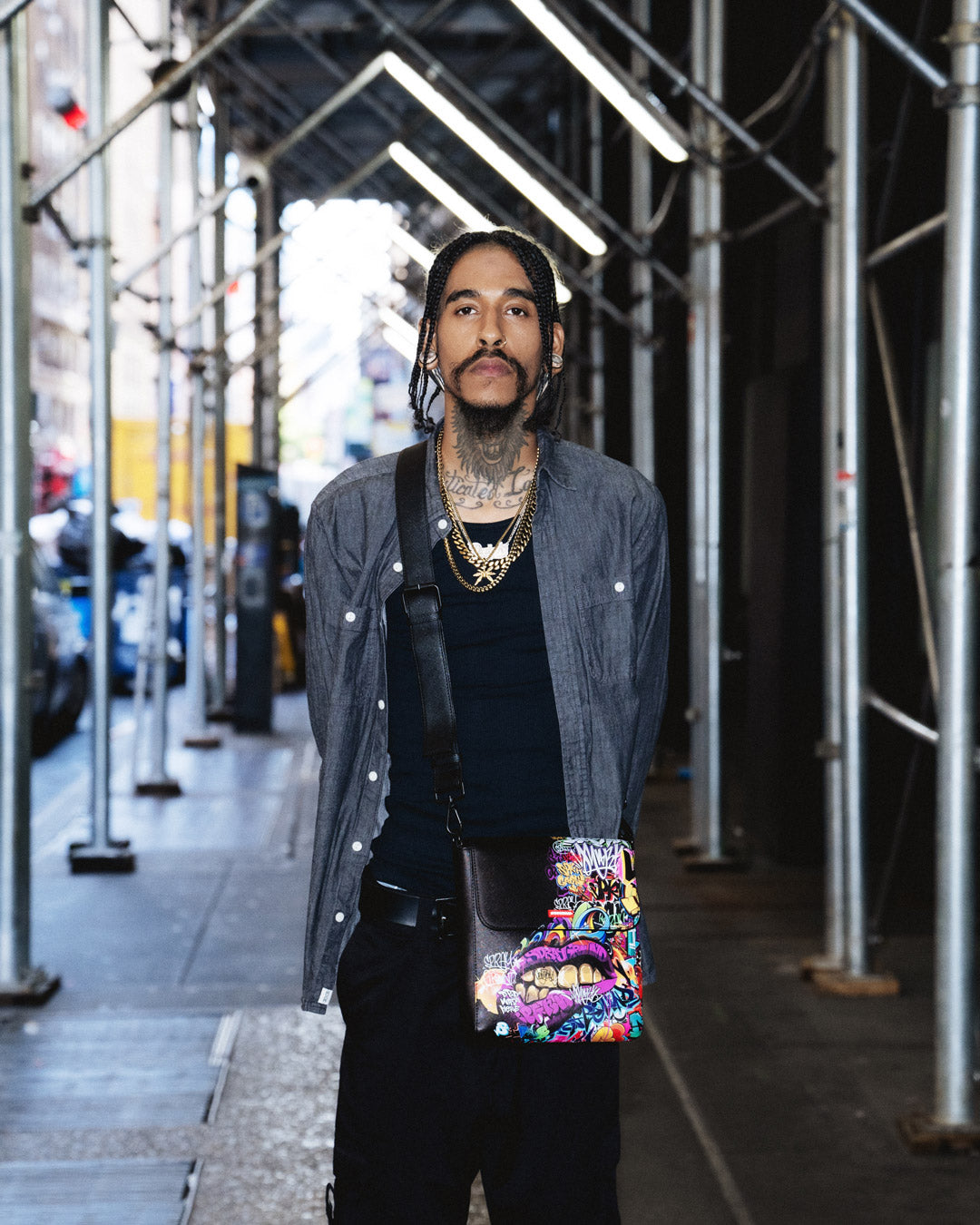 HALF GRAF LIPS MESSENGER BAG