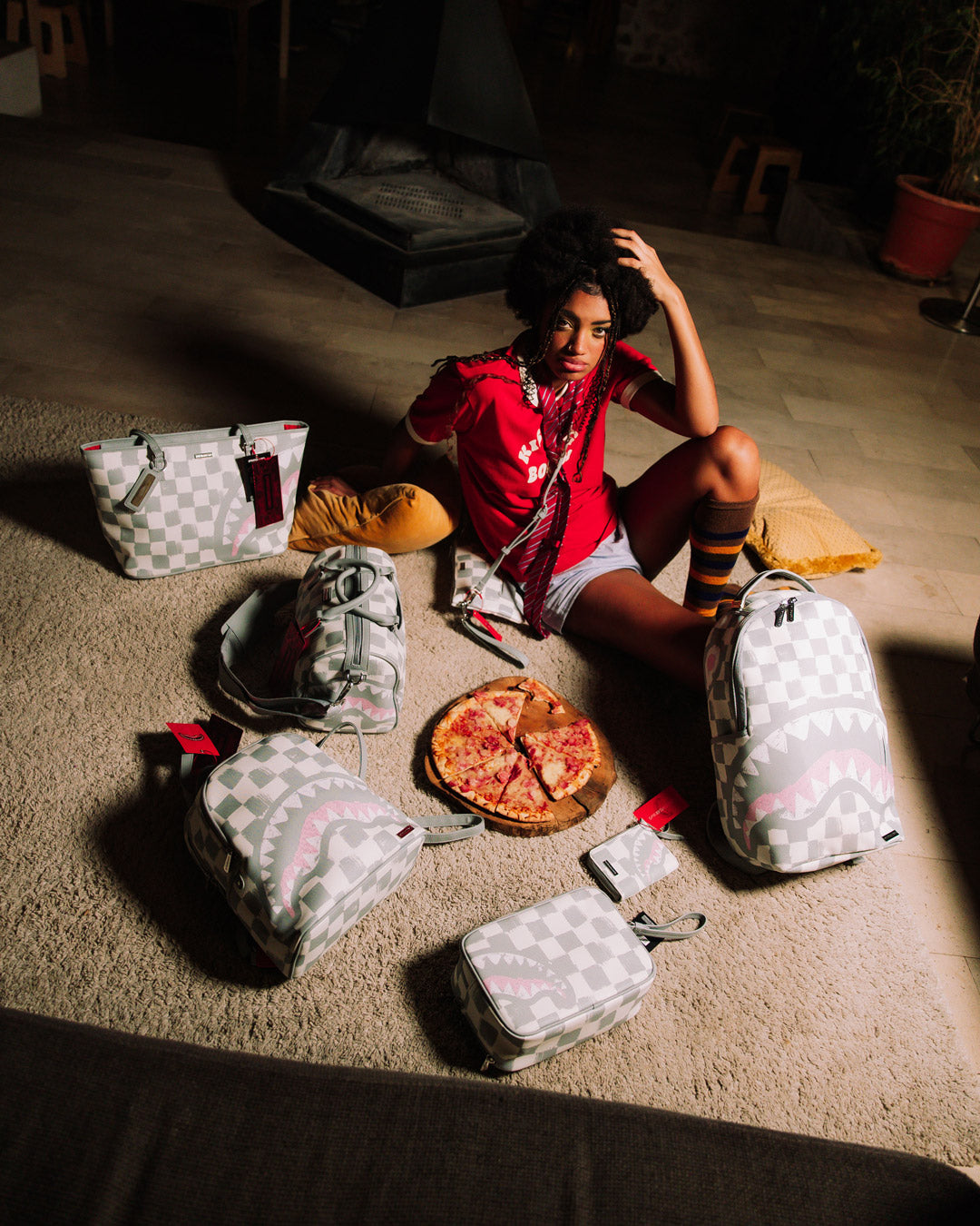 VANQUISH CREAM CROSSOVER CLUTCH