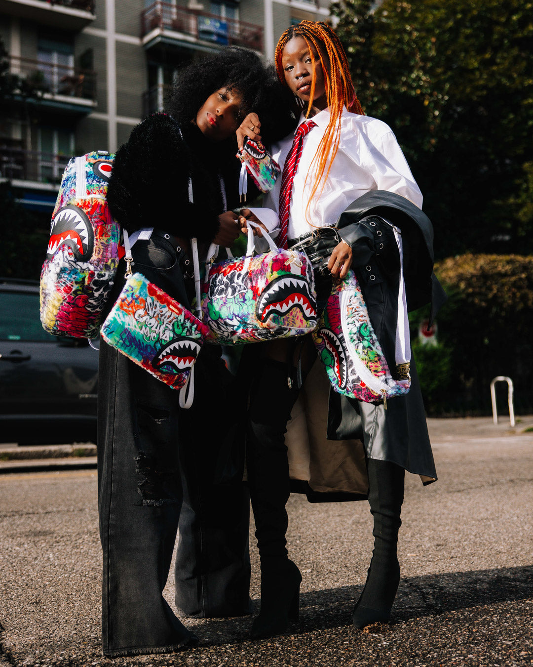 LE MONDE DES GRAFFITIS CROSSOVER CLUTCH