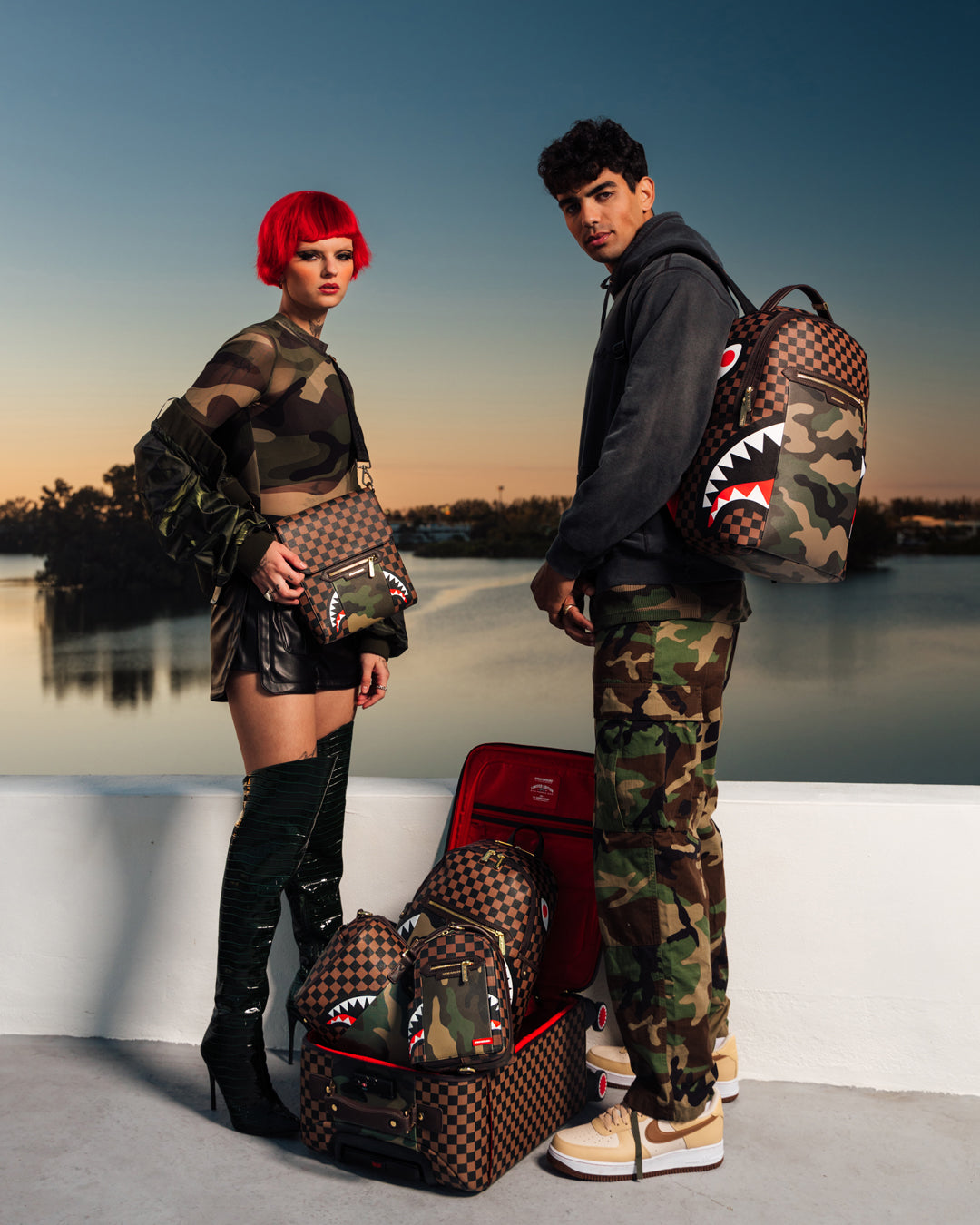 EXTERIOR GOLD ZIP POCKET SHARKS IN PARIS JETSETTER CARRY-ON LUGGAGE