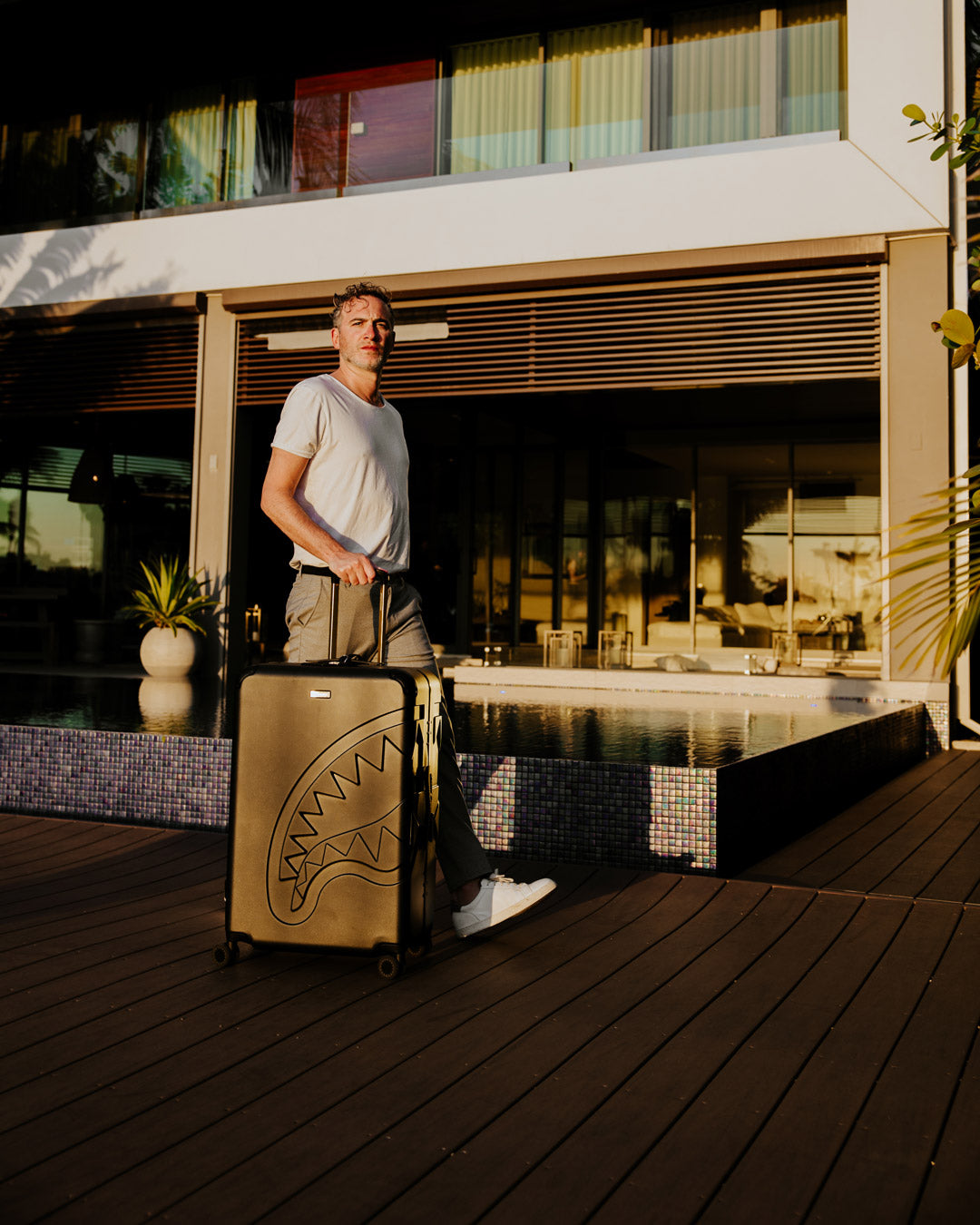 REALITY CHECK SHARKITECTURE FULL-SIZE JETBLACK LUGGAGE (GOLD HARDWARE)