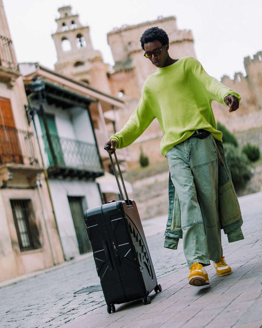 NIGHTSHARKS WORLDWIDE SHARKITECTURE FULL SIZE LUGGAGE