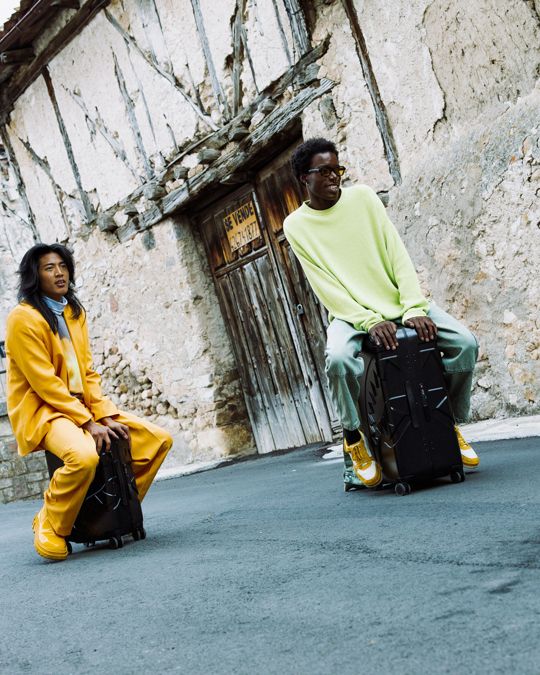 NIGHTSHARKS WORLDWIDE SHARKITECTURE FULL SIZE LUGGAGE