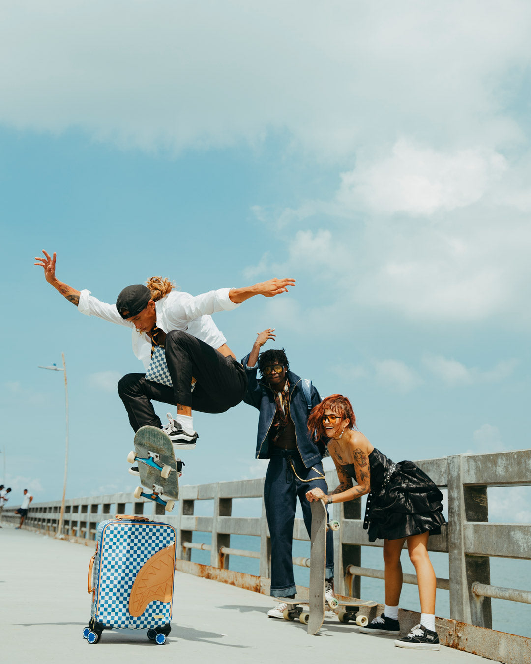 NEW SHARK YACHT CLUB IMPERIAL CARRY-ON LUGGAGE