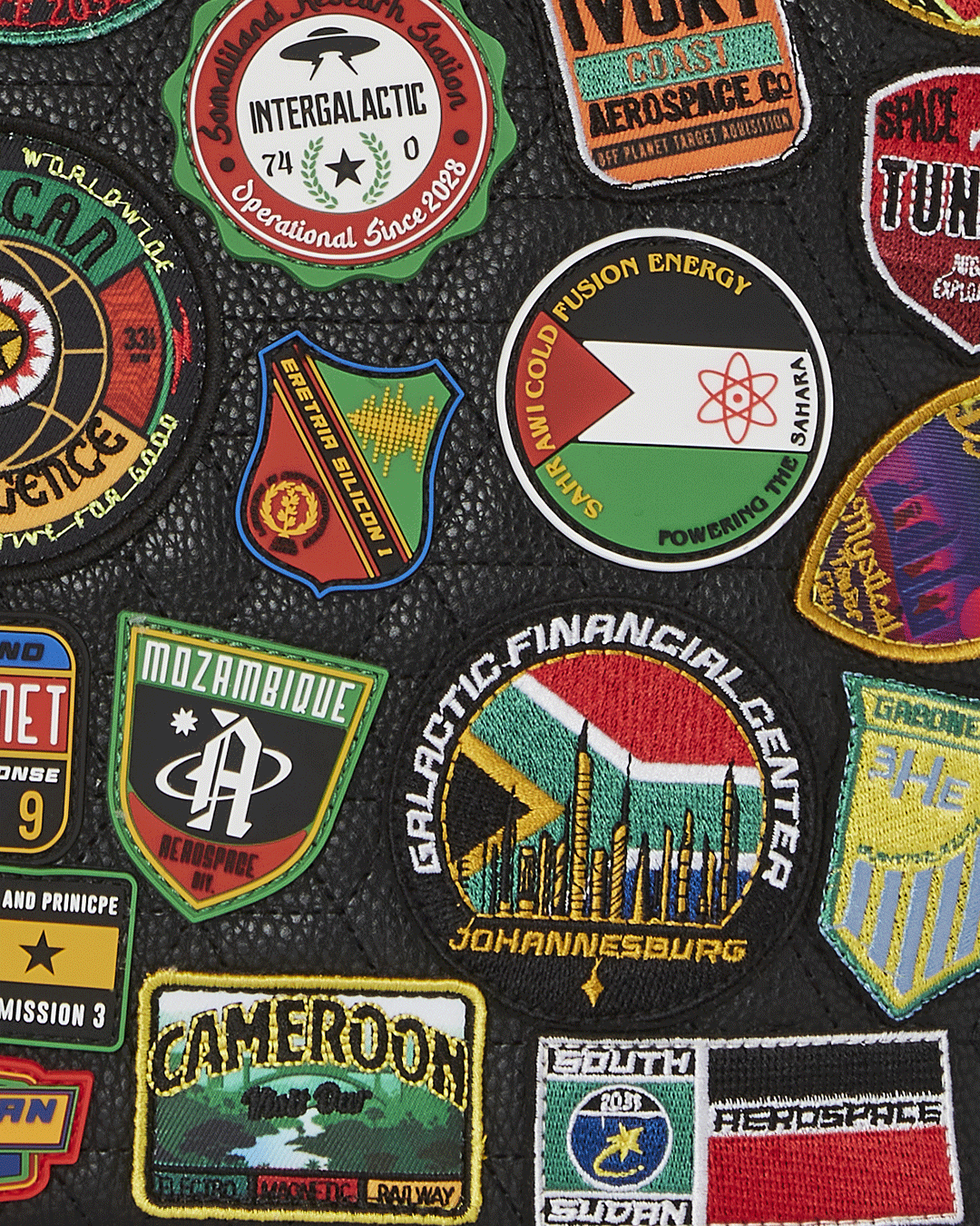 A.I. THE 54 (PATCHES OF AFRICA) CARGO TOTE