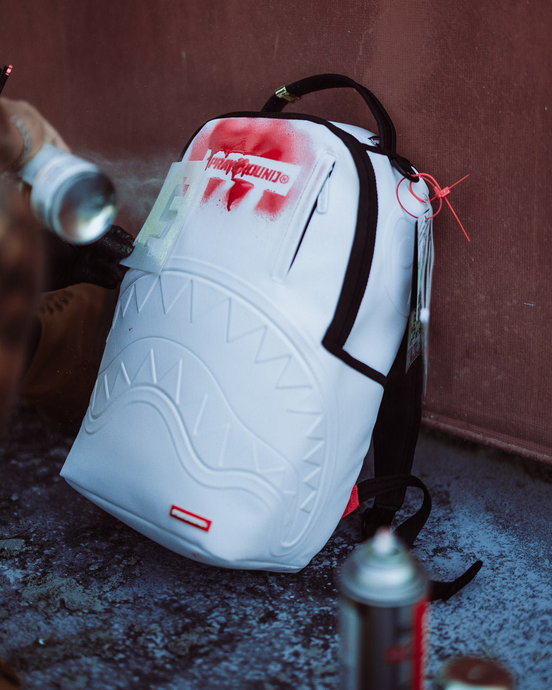 GRAFFITI ARTIST - DESIGN YOUR OWN BACKPACK - 9 STENCILS INCLUDED