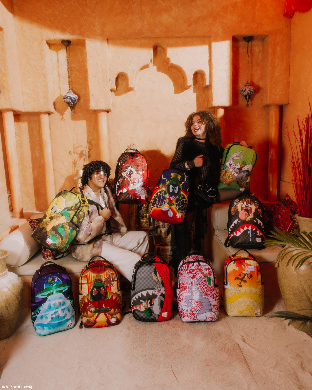 LOONEY TUNES BUGS BILLIONAIRE DLXR BACKPACK