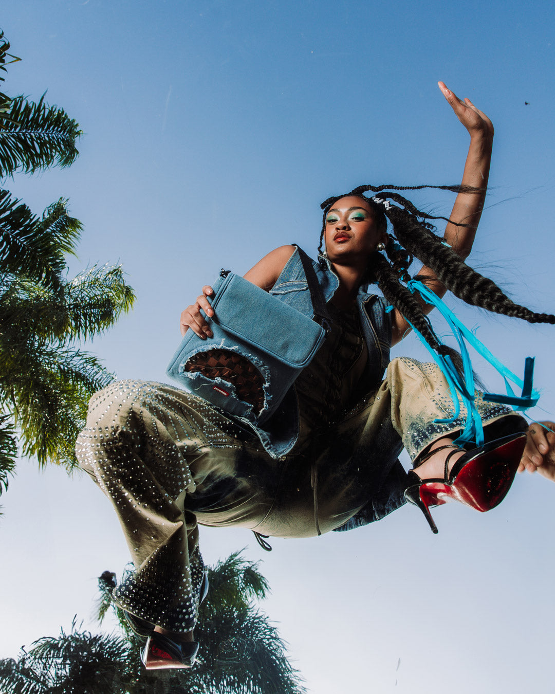 SHORES OF ITALY MESSENGER SLING