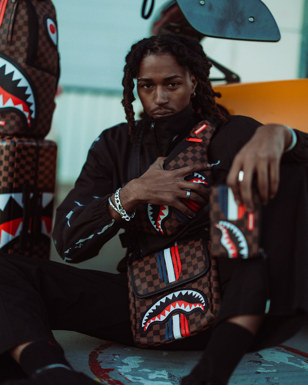 SHARKS IN PARIS GT MESSENGER SLING BAG